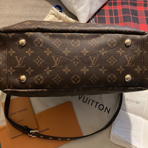 Limited addition Pallas MNG Cerise Louis Vuitton handbag in red worn twice 🔥! - Picture 3 of 11